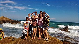 Độc Đáo Vách Núi Socola Trên Đảo Cô Tô