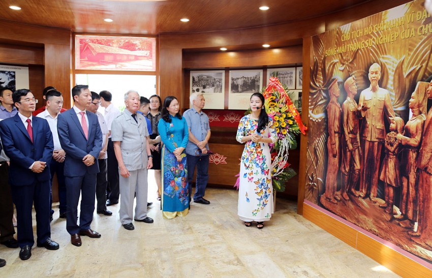 Nhà Lưu Niệm Bác Hồ Đảo Cô Tô